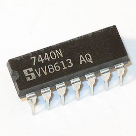 A10650 - 7440N Dual 4-Input Positive NAND Buffer (Signetics)