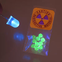 G27302 ~ Czech Radioactive Uranium Glass Small 4mm Druks Beads Check Source with Battery & UV LED