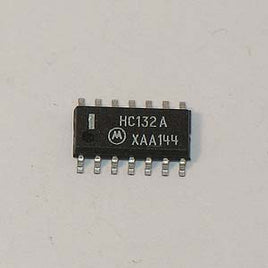 G411S - 74HCT132 SMD CMOS Quad 2-Input NAND Gate (Motorola)
